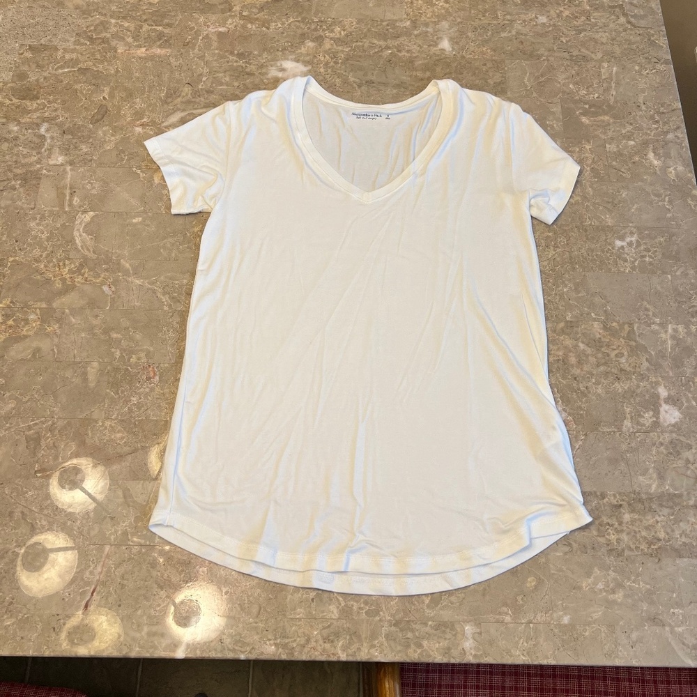 Abercrombie & Fitch White Soft AF Drapey V Neck T Shirt Small